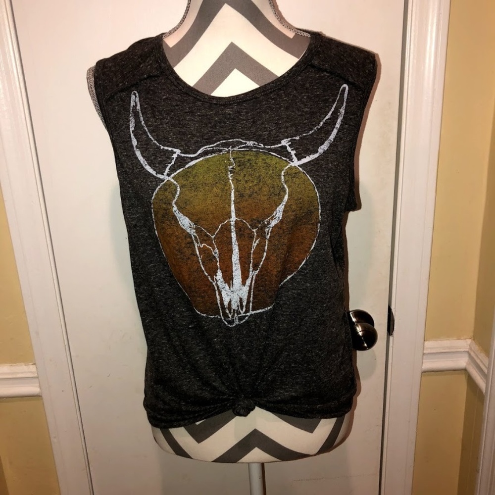 Cute and comfy muscle top